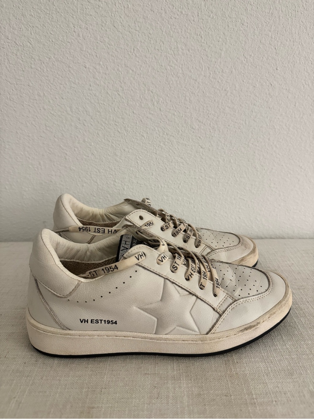Vintage Havana Off-White Leather Star Sneakers